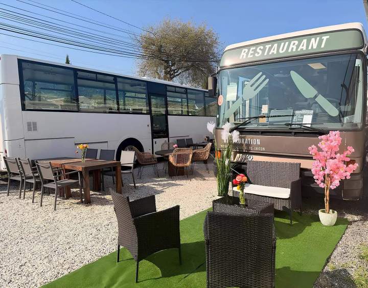 Restaurant dans un bus Hyères